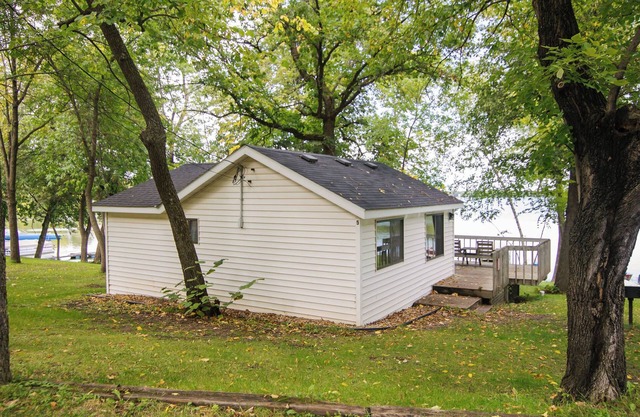 Idle Hour, a 2 BR lakefront cabin nestled in family-friendly Riverside Resort