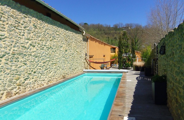 Idyllic water-by well equipped studio in Cathar area, private long natural pool