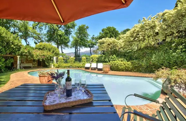 Idyllic 2-Bed family-friendly Cottage with Pool, Garden & Stunning Views