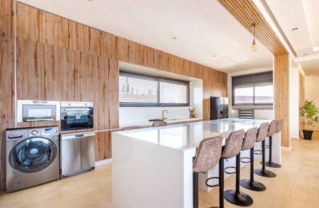 Idyllic high-end luxury villa with swimming pool and daily cleaning, no neighbors