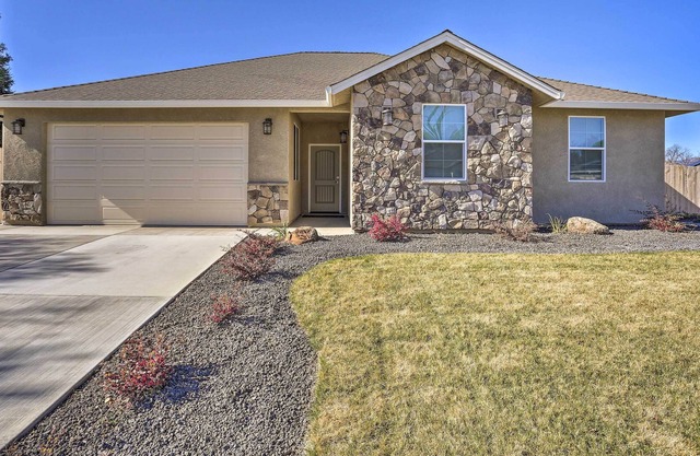 Idyllic Redding Retreat ~ 10 Mi to Shasta Dam