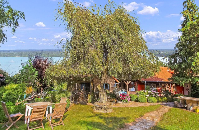 Idyllically and quietly situated, nestled in the lovingly landscaped garden on the owners' approx.