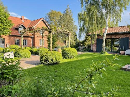 Idyllischer Hof mit 5 Wohnungen nahe des Saaler Boddens