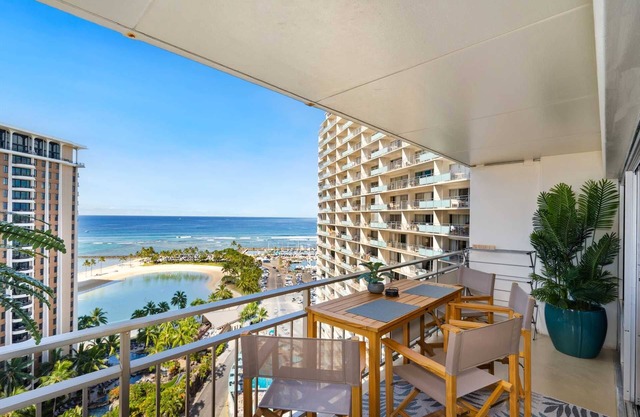 Ilikai 1718 Ocean/Lagoon King Bed, Sofa Bed