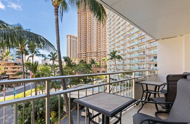 ILIKAI 2BR/2BA CITY VIEW ISLAND STYLE APARTMENT