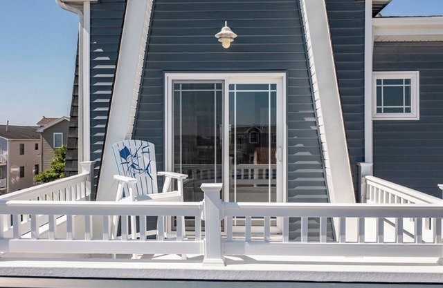 Immaculate 6 bed home with Ocean and bay views