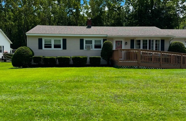 Immaculate Berkshires home! Close to museums, colleges, and outdoor activities.