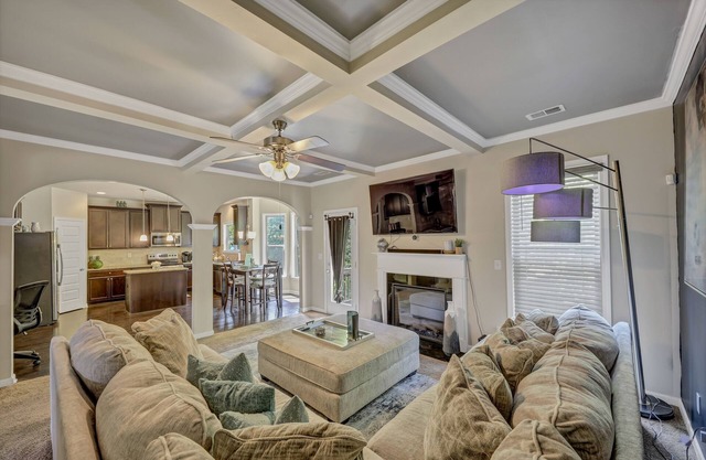 Immaculate home in Atlanta Near the Airport/w private bathrooms Big smart TVs