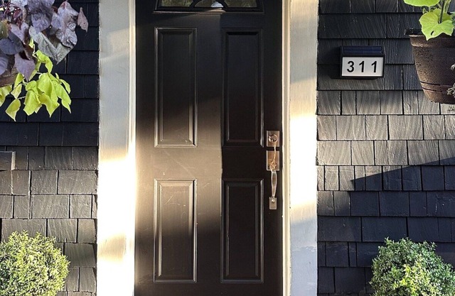 Immerse Yourself in Comfort: Newly Remodeled & Pet-Friendly Suite with Hot Tub