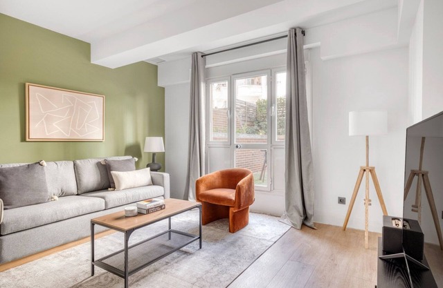 Immpecable Chamartín 1BR w/terrace, by Blueground
