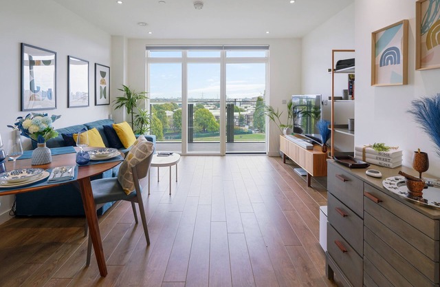 Impeccable Flat Near Canary Wharf and the City