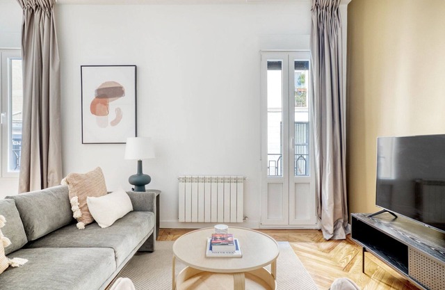 Impeccable Salamanca 3BR, in the best of Madrid, by Blueground