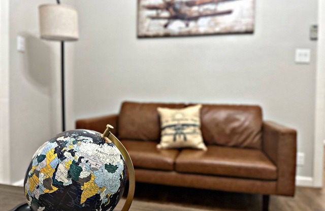 Imperial 3BR/1.5BA - Mansion Flats Neighborhood