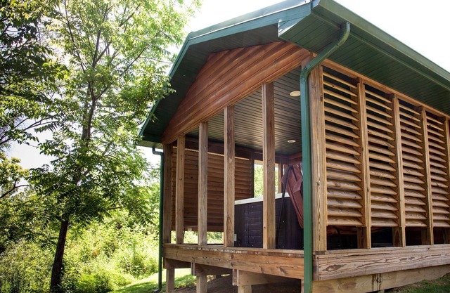 Impressive Secluded Cabin with Hot-tub in Herod, Illinois