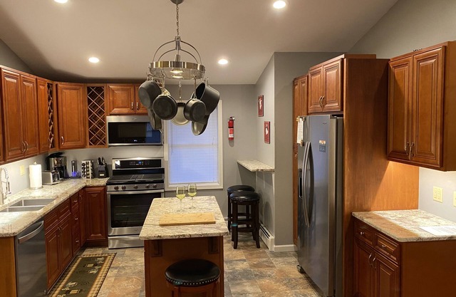In the Beautiful Village of Ellicottville "Bordeaux Bungalow"