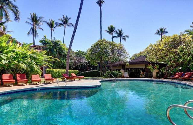 In the Heart of Lahaina w/ AC, Garden View, shared pools, Aina Nalu B105 Studio