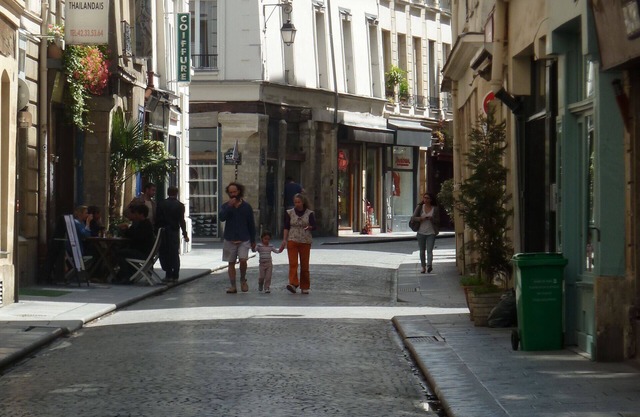 In the Heart of Paris - Come and live like a true Parisien