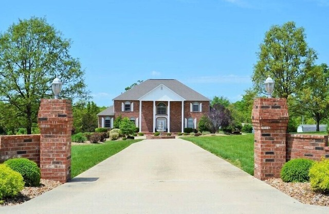 In the heart of the Ozarks - just seconds of Historical Route 66