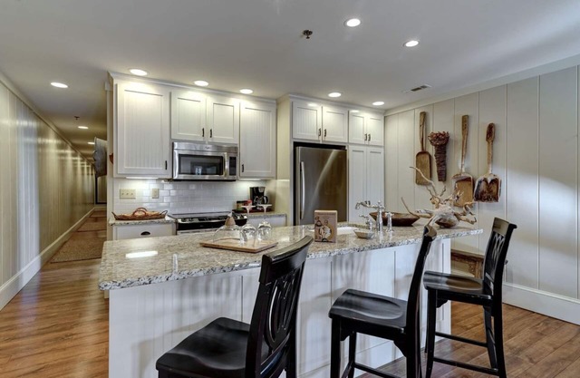 In-Town Luxury 2 Br Apartment - 205 S. 4th Street