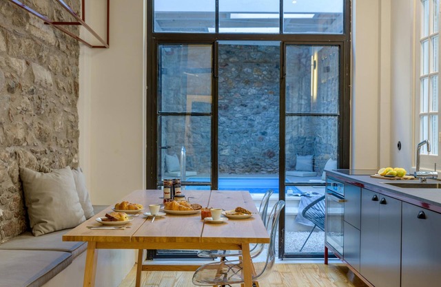 Incomparable Plaka s Lux 2bdrm Apt w Pvt Heated Pool