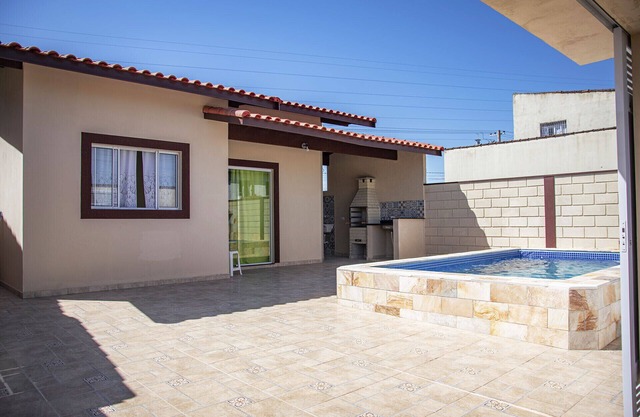 Incrível casa com piscina e churrasq - Itanhaém/SP