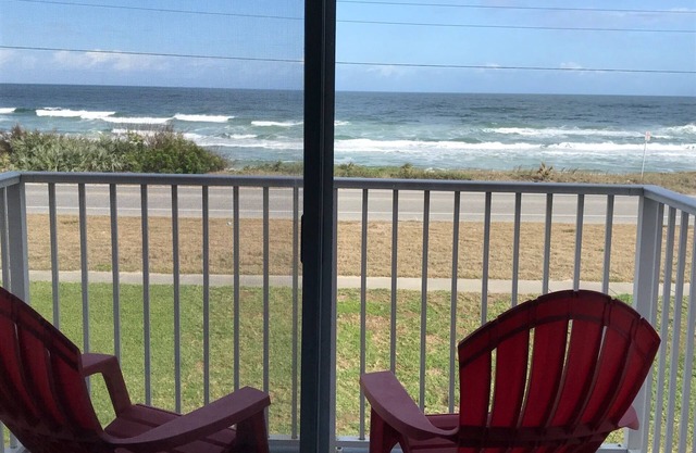 Incredible 2/2.5 Ocean View with a Garage