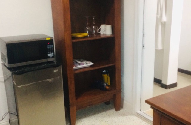 Incredible 3 miles from Miami Airport! Marlins Stadium, downtown, Free Parking