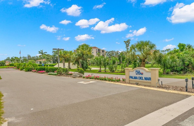 Incredible 6th floor penthouse condo with souther water views of Tampa Bay!