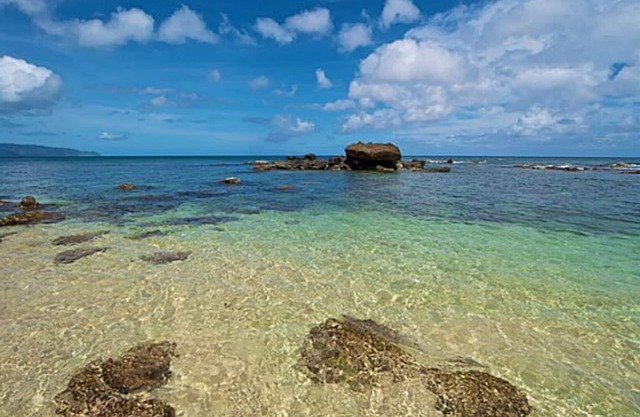 Incredible secluded beachfront, heart of Oahu's north shore A/C