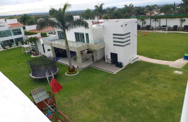 Increible Casa Lomas de Cocoyoc con albercas,tobigan,juegos,tirolesa,cone,fogata,columpios,gimnasio y mas