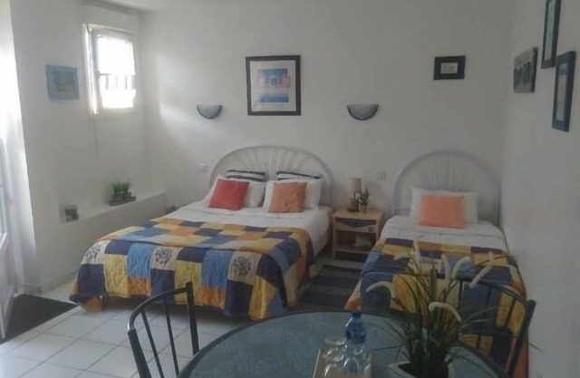 Independent Studio for 1 or 3 people maximum