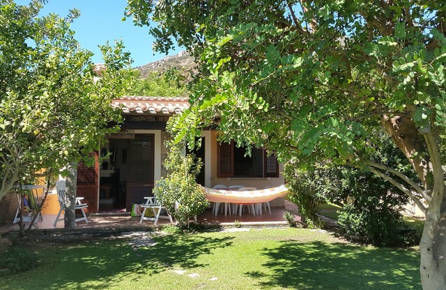 Independent villa sleeps 6 3 bedrooms garden postauto beach at 750 mt
