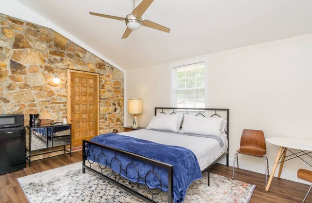 Indian Hills Retro Motel Suite F