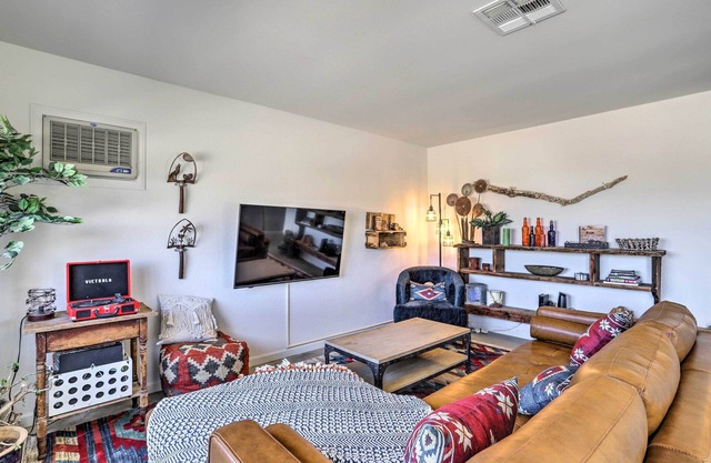 Indie-Eclectic Desert Home w/Hot Tub + Patio