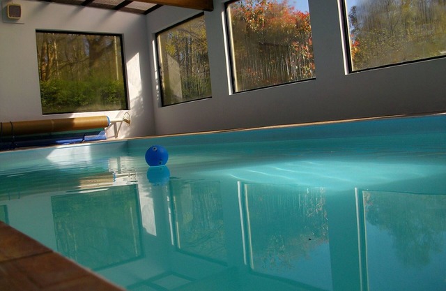 Indoor Pool beautiful 2 bed lodge sleeping 4 in 5 acres of beautiful Woodland