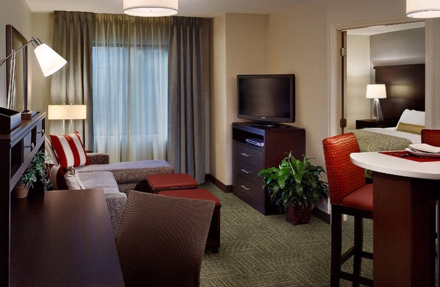 Indoor Pool, Hot Tub, Free Wi-Fi, Free Breakfast | 24 Hour Business Center