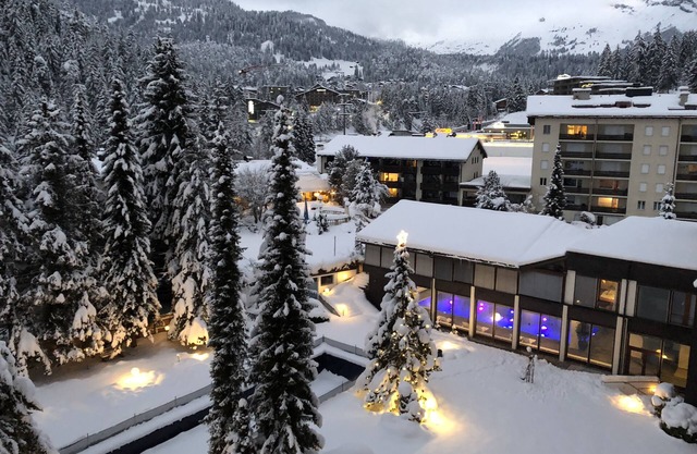 Indoor pool, sauna, outdoor pool, tennis court, covered parking lot, fitness room