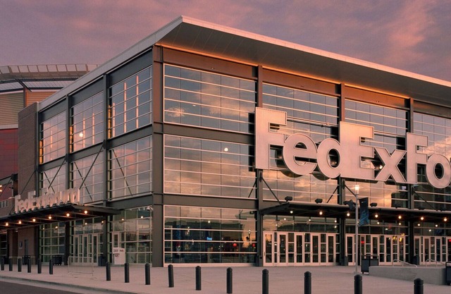 Industrial KING SUITE downtown with a POOL and GYM