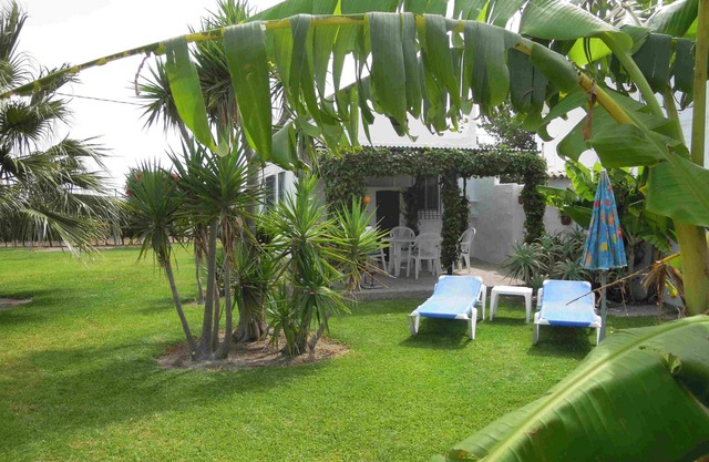 inexpensive beautiful Holiday Home with Garden - 400 metres to the Beach