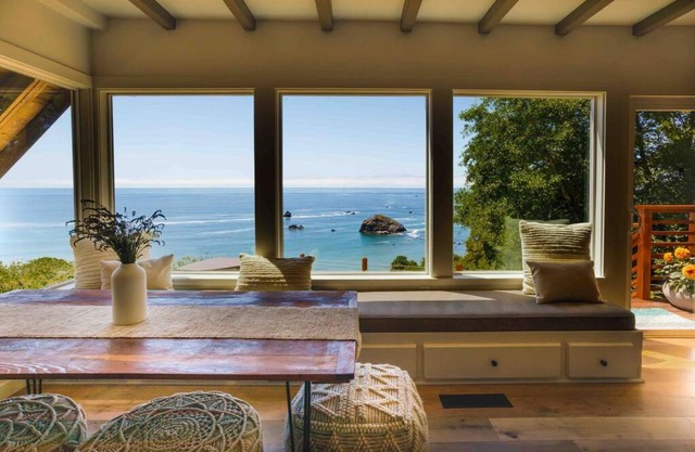Infinity ocean view, while soaking in the hot tub!
