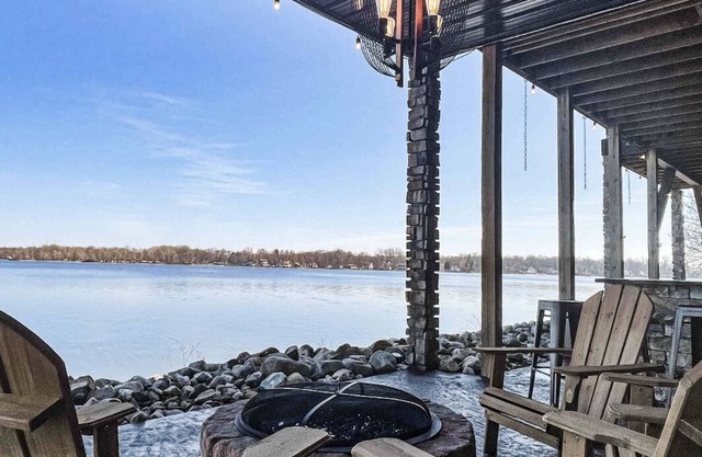 Infinity Views Lakefront Home