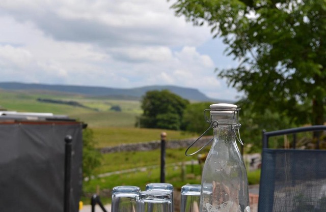 Ingleborough View Holiday cottage at Ashes Farm
