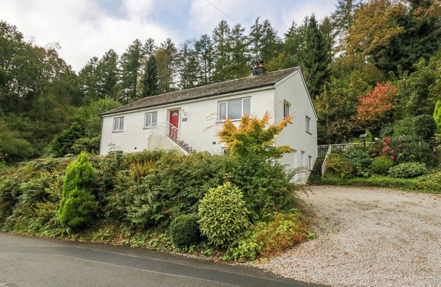 INGLENOOK, pet friendly, with open fire in Ulverston