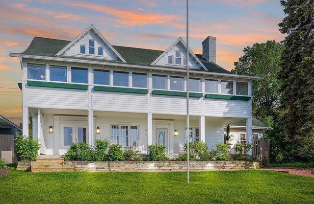 Inn at Beulah Beach on Crystal Lake