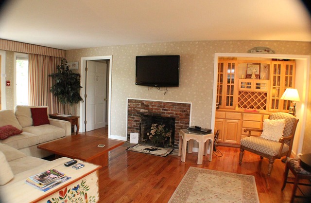 Inn at Quail Run 4 BR 3 Bath Guest House