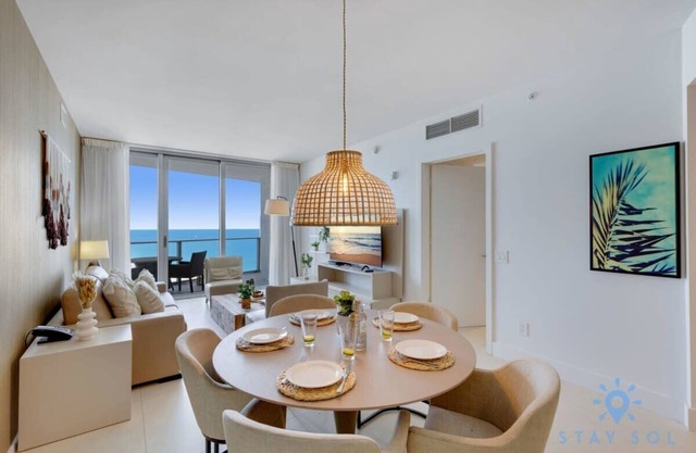 Insane Ocean View Balcony| Beachfront Resort+ Pool