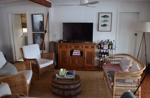 Instant off grid relaxation, within 1.5 hours drive and boat from Sydney