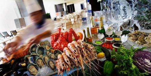 InterContinental Beijing Beichen by IHG l Walking Distance to Bird's Nest & Water Cube & Metro Station l Interconnected with China National Convention Center l Award-winning Club Lounge with Mixologist l Direct Metro Line to Wangfujing