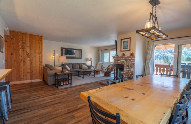 Interlaken #17 3 BEDROOM, 3 BATH, NEWLY REMODELED END UNIT