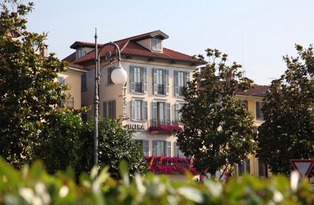 Intra Hotel